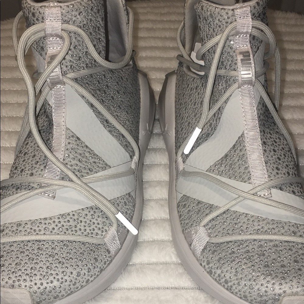 Seafoam pumas New size 6.5